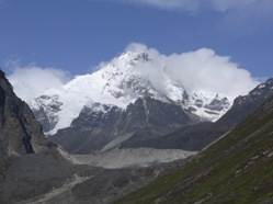 Snow picks out weak layering dipping south (right) in gneisses, head of Rodophu valley.